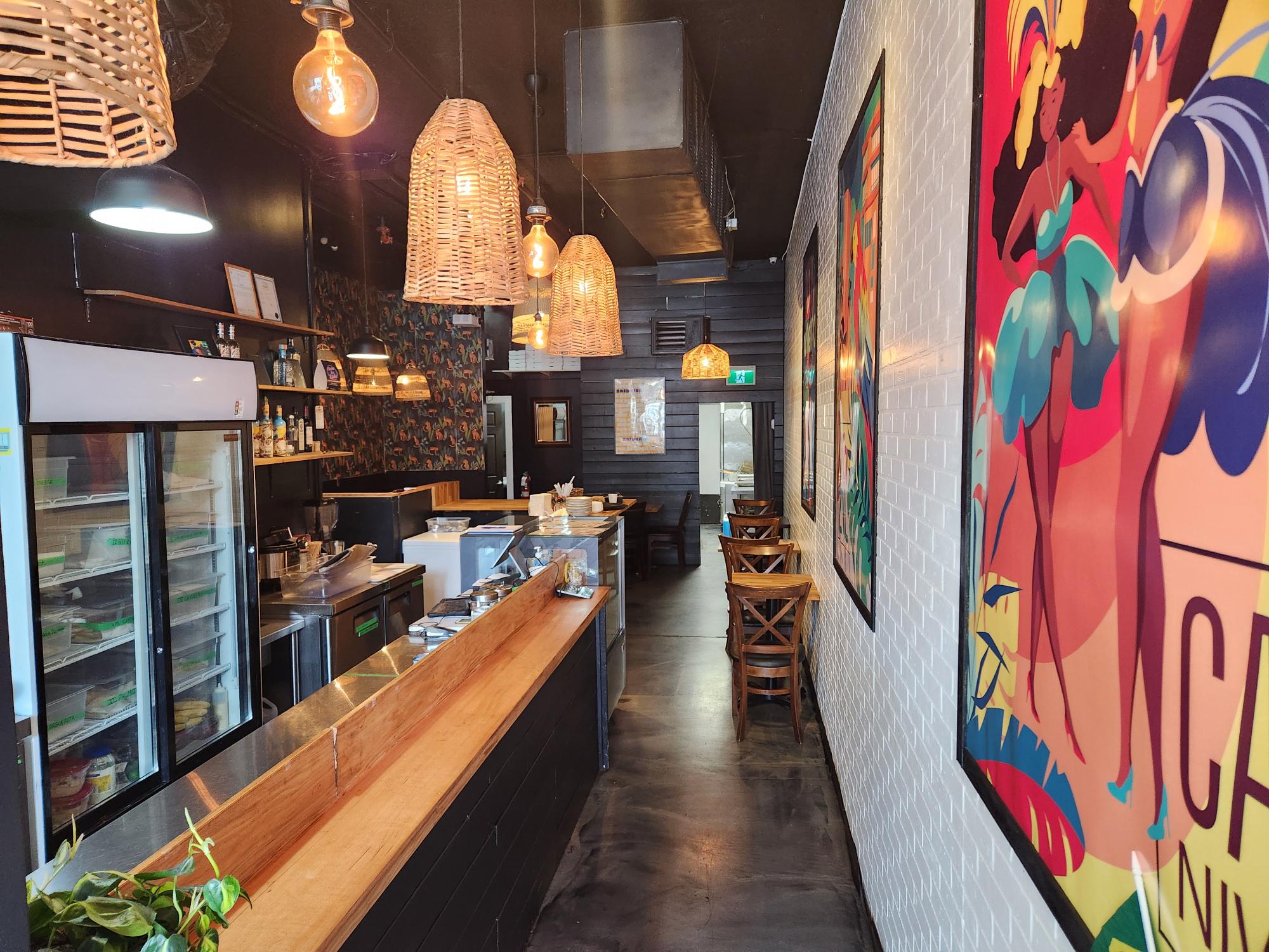 STUNNING 17 SEAT RESTAURANT ON DENMAN ST WITH FULL COMMERCIAL KITCHEN